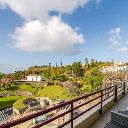 The Boats By An Island * フンシャル